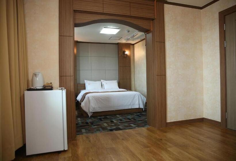 Отель Uljin Grand