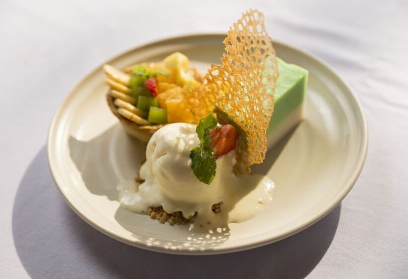 استراحتگاه Pinkcoco Gili Air   Constant Surprises & For Cool Adults Only