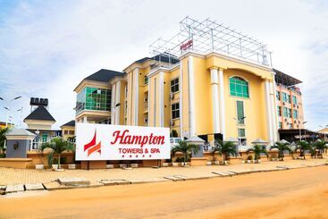 هتل Hampton Towers And Spa