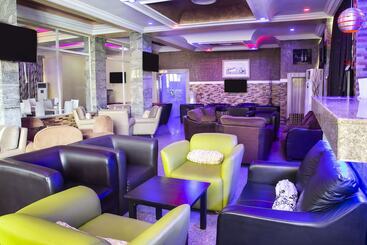 هتل Hampton Towers And Spa