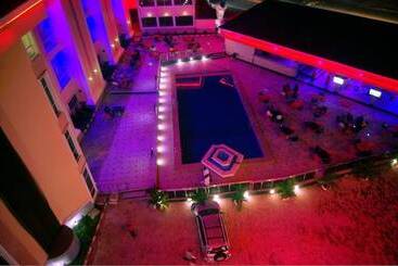 هتل Hampton Towers And Spa