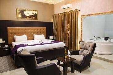 هتل Hampton Towers And Spa