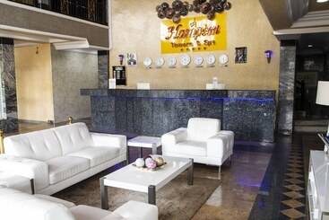 هتل Hampton Towers And Spa
