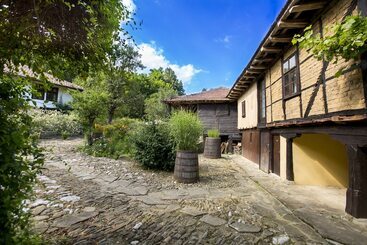 تختخواب و صبحانه Little River Guest House