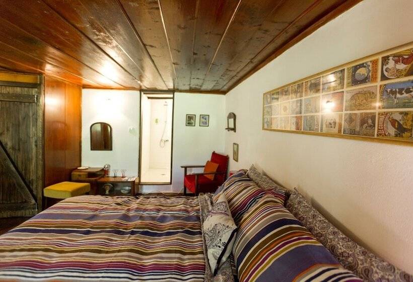 تختخواب و صبحانه Little River Guest House