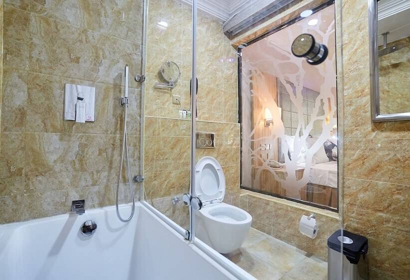 هتل Corinthia Villa