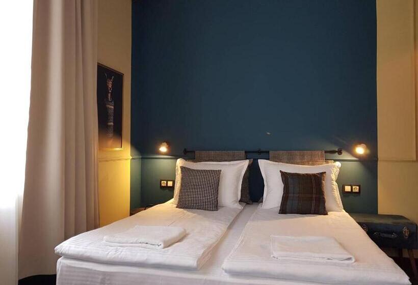 هتل Just Rooms & Wine