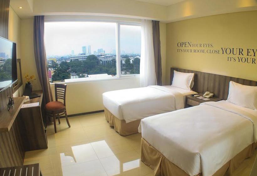 호텔 Kyriad Metro Kebayoran