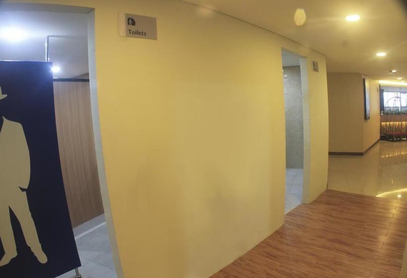 호텔 Kyriad Metro Kebayoran