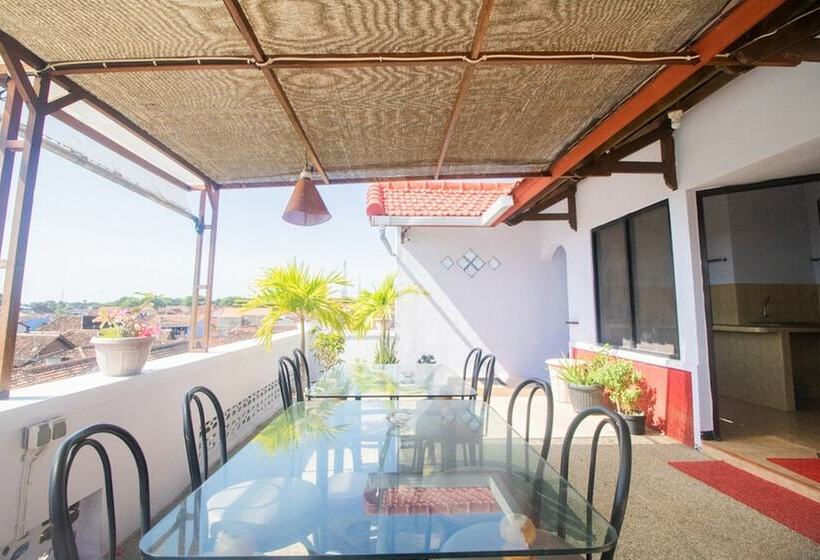 هتل Reddoorz Near Pantai Boom