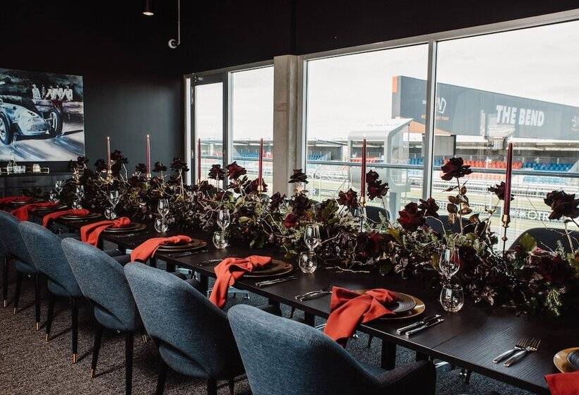 בית מלון כפרי Rydges Pit Lane