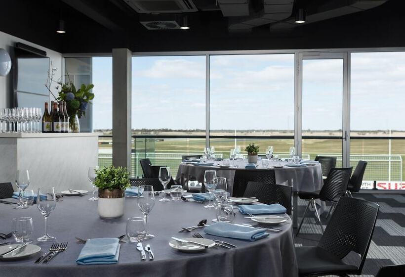 בית מלון כפרי Rydges Pit Lane