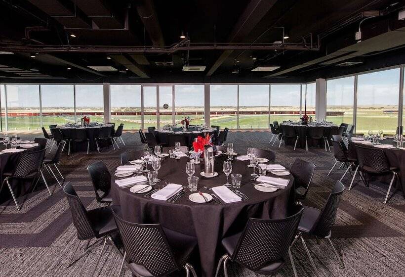 בית מלון כפרי Rydges Pit Lane