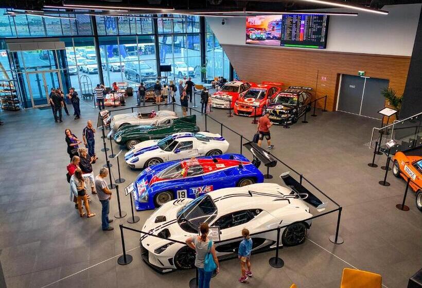 בית מלון כפרי Rydges Pit Lane