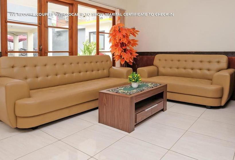 Отель Zen Rooms Near Stasiun Kota Baru