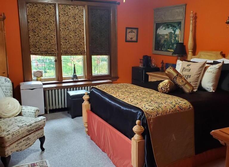 تختخواب و صبحانه Avonview Manor