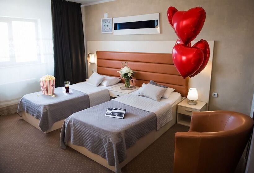 هتل Mbi Travel Inn