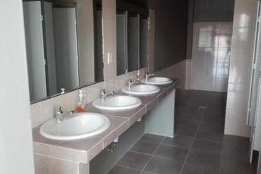 هتل Piedra Blanca Backpackers Hostel