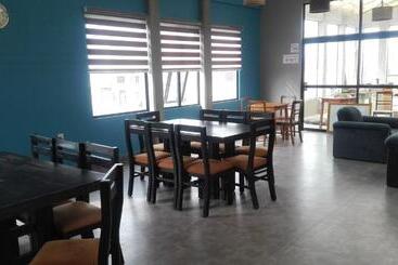 هتل Piedra Blanca Backpackers Hostel
