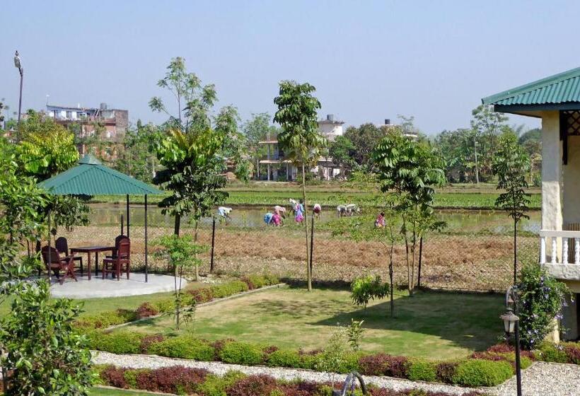 هتل Tharu Mahal