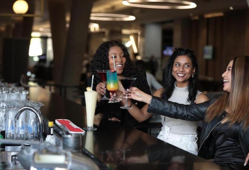 בית מלון כפרי The Capital On The Park