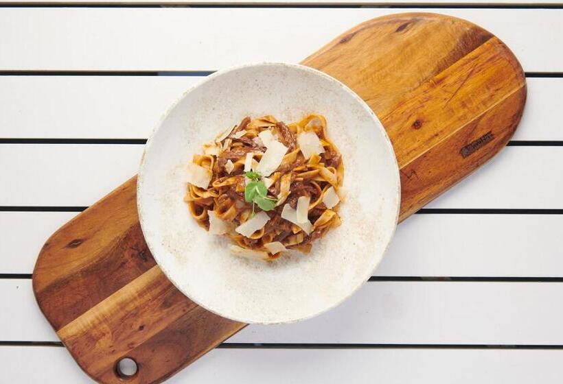 בית מלון כפרי The Capital On The Park