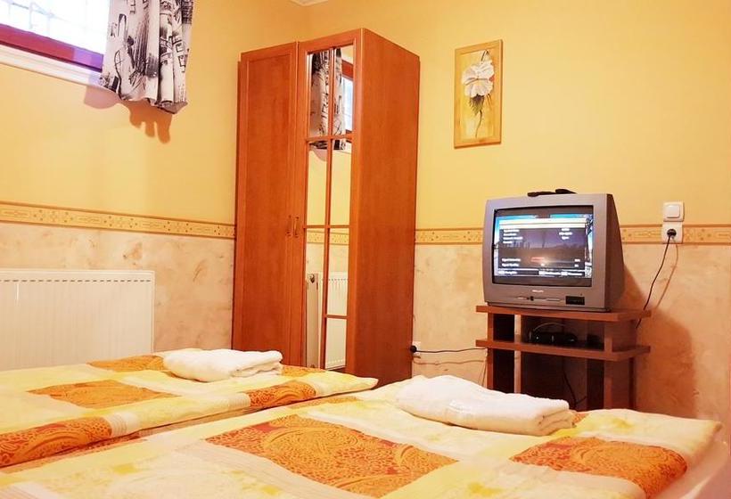 Bed and Breakfast Central Panzió Gyula