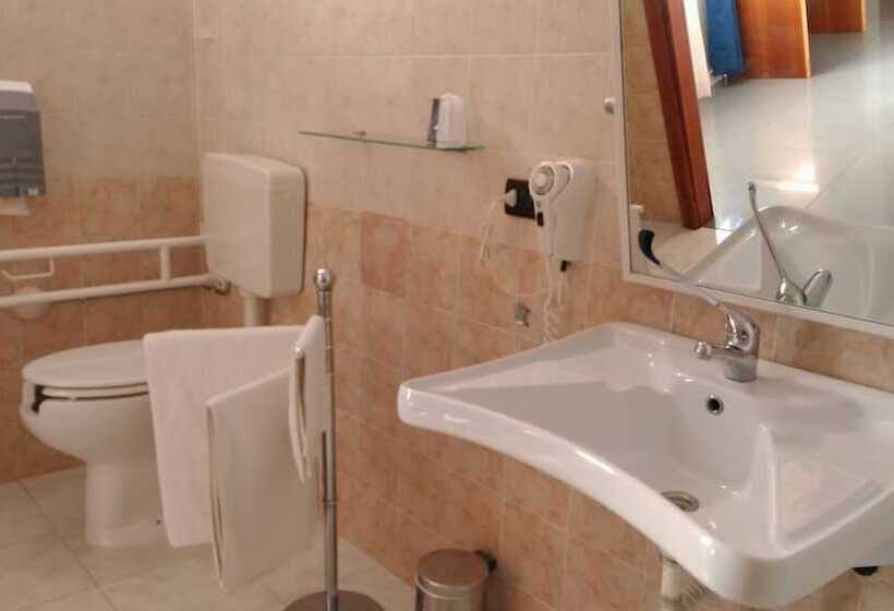 هتل La Falconara