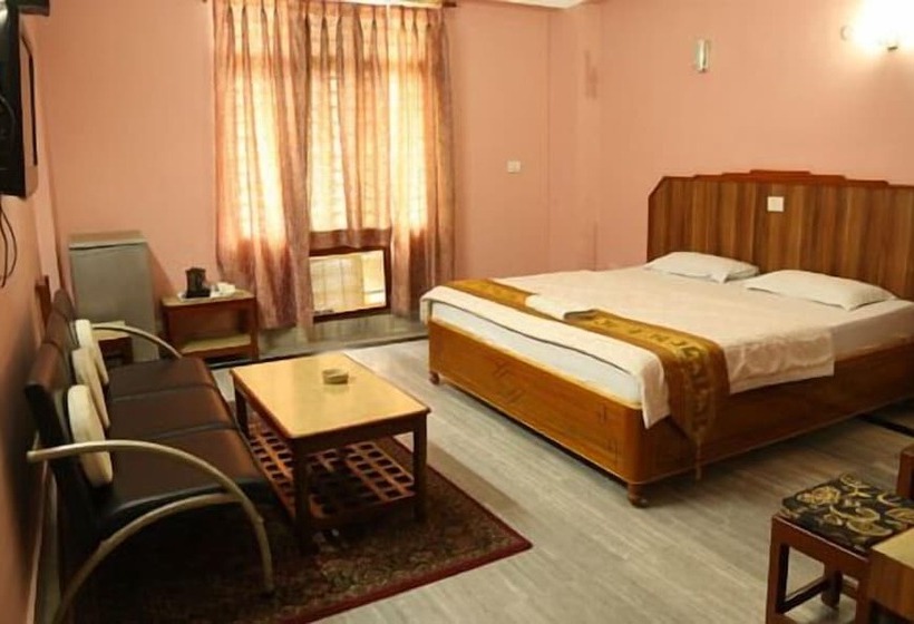 هتل Priya Palace