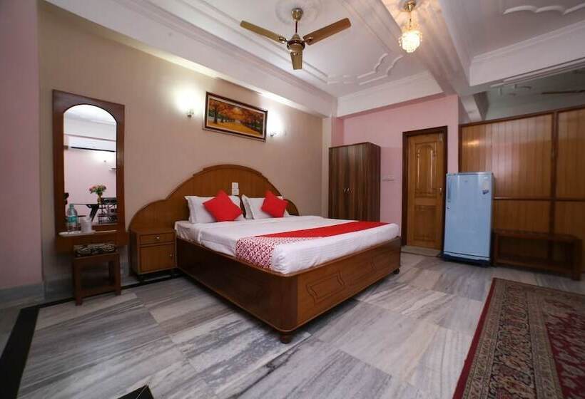 هتل Priya Palace