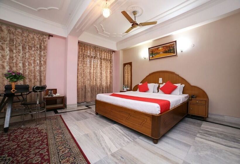 هتل Priya Palace