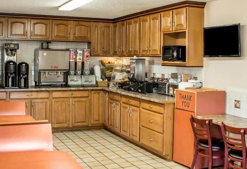 בית מלון כפרי Rodeway Inn