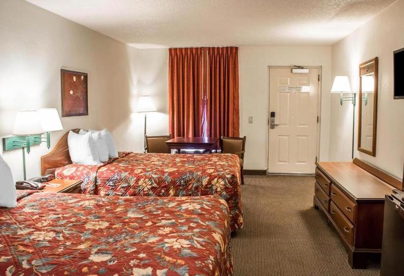 בית מלון כפרי Rodeway Inn