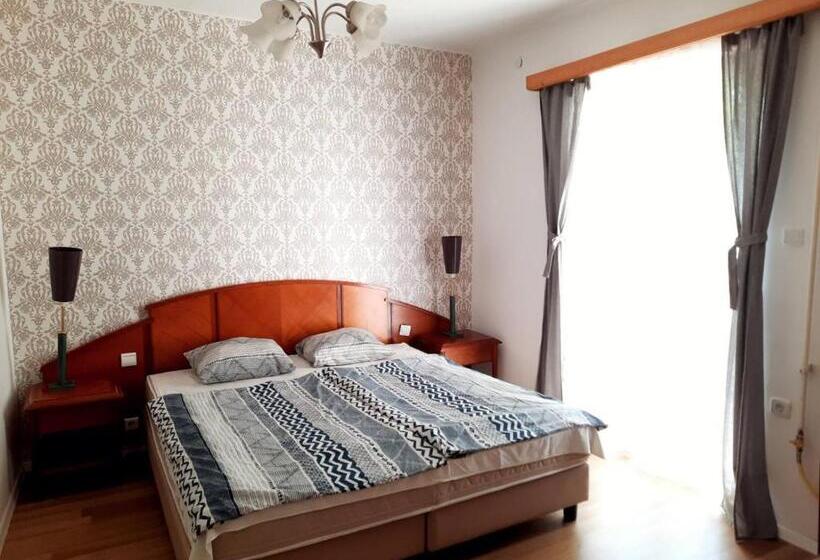 Отель Central Room