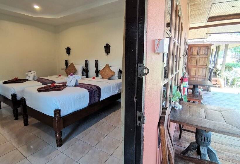 בית מלון כפרי Lanta Whiterock Resort