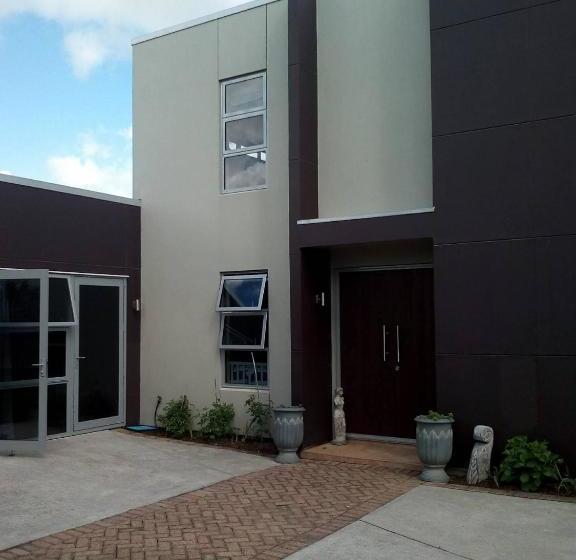 15 On Dillon Bed & Breakfast