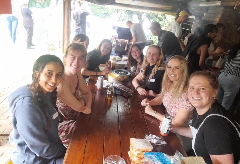 هاستل 1322 Backpackers International