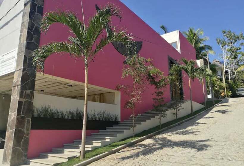 هتل Casa De La Ballena