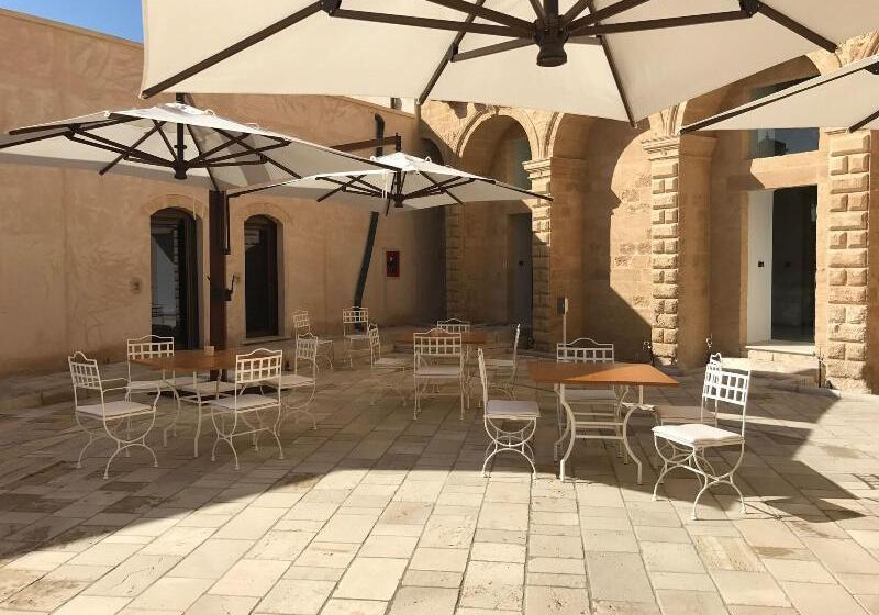 هتل Castello Di Ugento