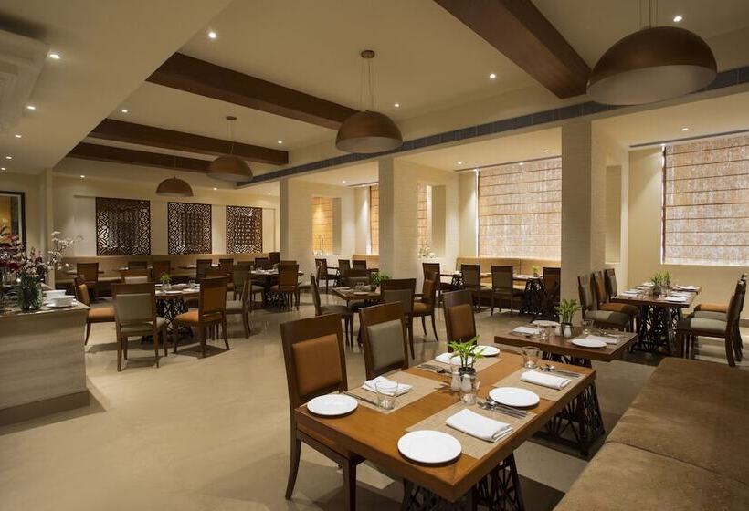 فندق Singhania Sarovar Portico