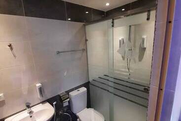 Midtown Hostel