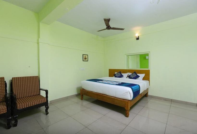Super Hotel O Thavalakuppam Near Bus Stand