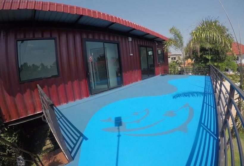אתר נופש Beach Box At Pran