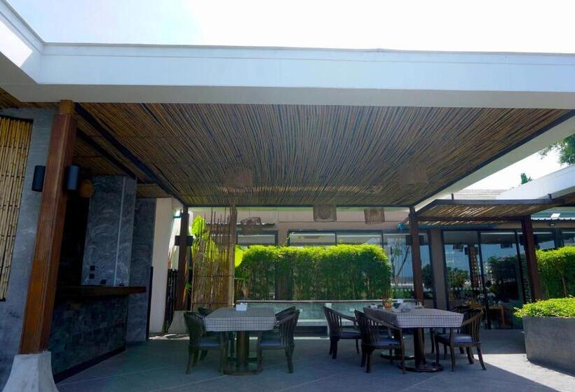 استراحتگاه The Lake Chalong Hotel Sha Plus