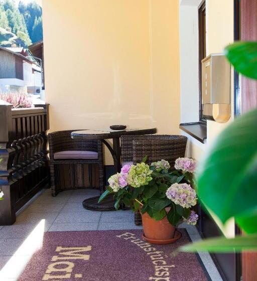 تختخواب و صبحانه Frühstückspension Maier