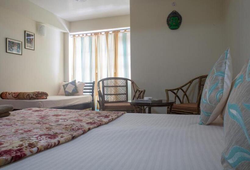 تختخواب و صبحانه Little Singamari Home Stay