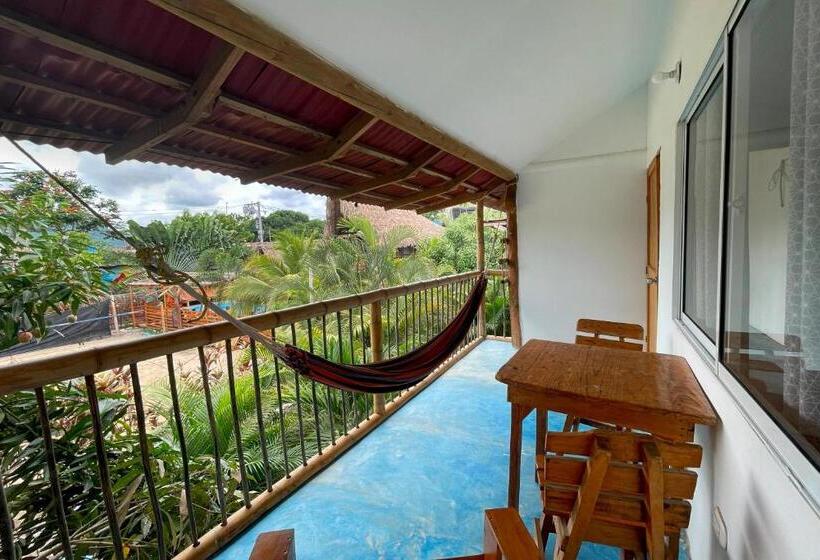 El Zoo Hostel, Bar & Pool