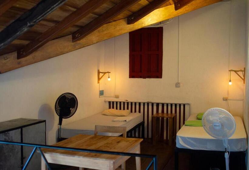 Hostel De Boca En Boca