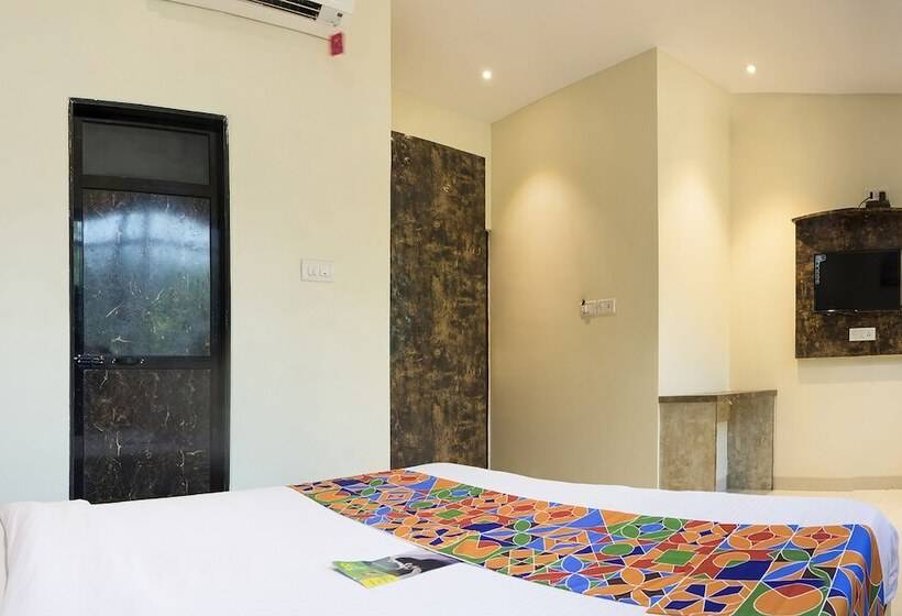 בית מלון כפרי Fabexpress Embassy Grand   Nr Bkc