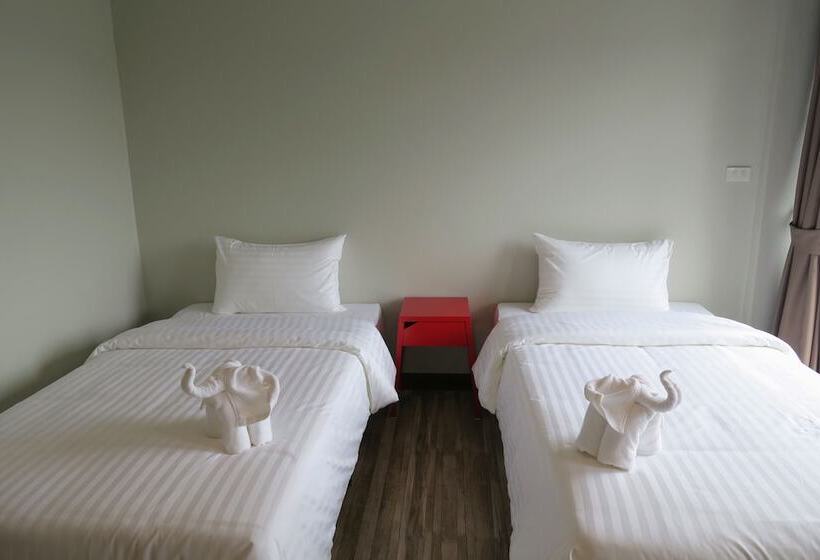 Good Morning Hotel At Takuapa